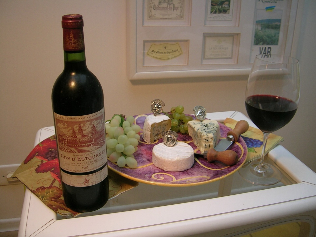 經典法國波爾多紅酒與酒杯