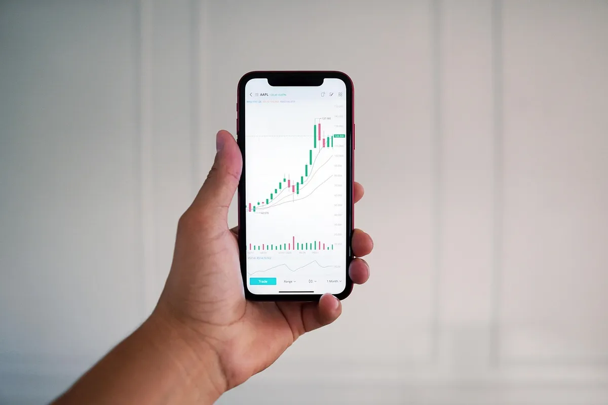 hand, smartphone, finance, stock trading, day trading, iphone, finances, investor, money, wealth, rich, equity, trader, day trader, investing, investment, banki