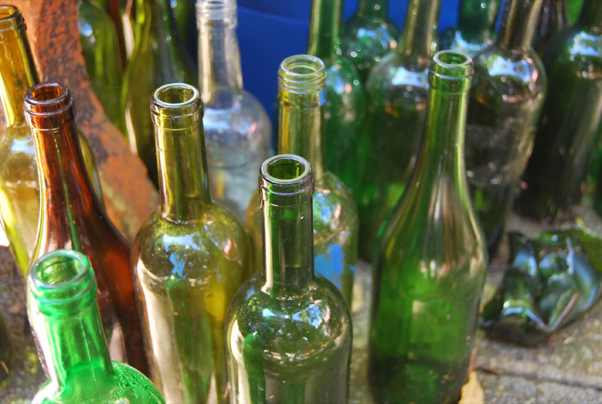 Bote de vino con guía para consumidor